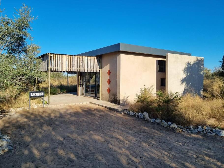 Hackberry House Black Thorn Cottage, Off Grid Khemsbok Eksteriør billede